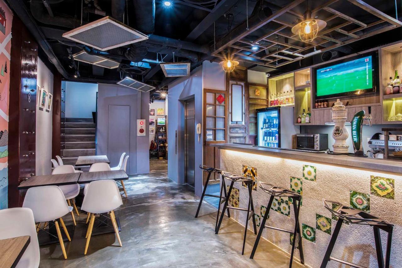 Old Door Hostel & Bar Taipei Dış mekan fotoğraf