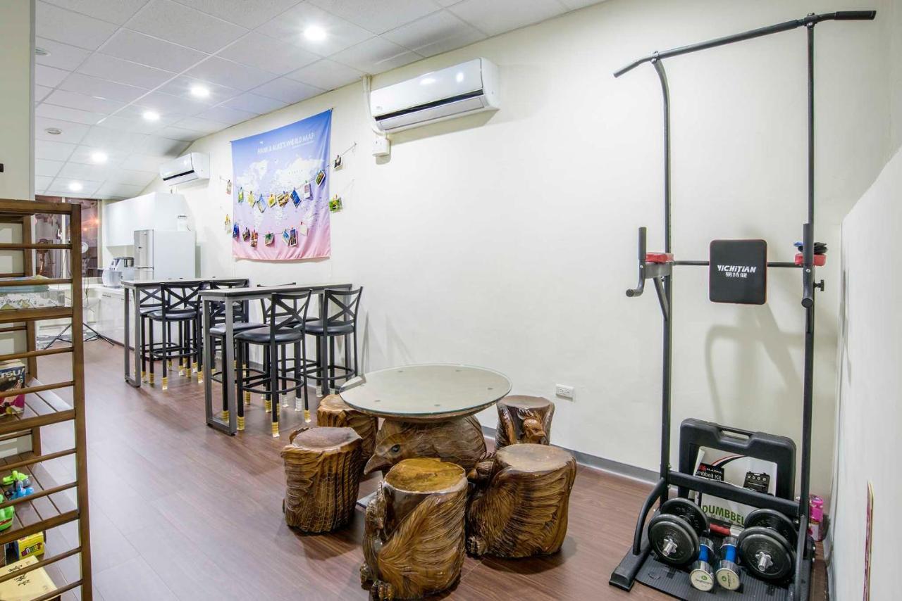Old Door Hostel & Bar Taipei Dış mekan fotoğraf